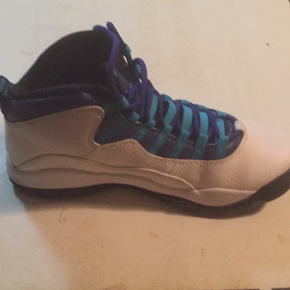 Jordan Retro10s Charlotte hornets addition - Picture 3 of 5
